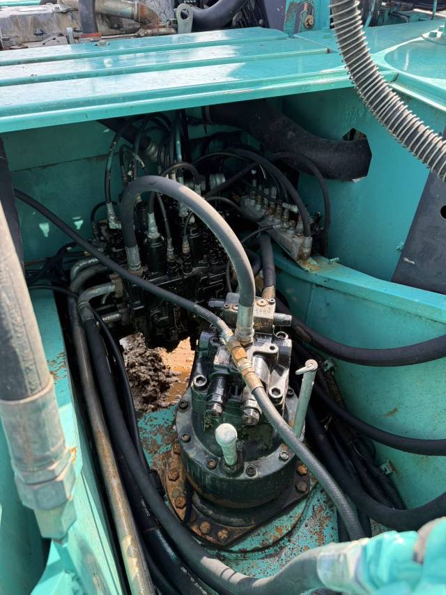 Buy Kobelco SK210 Used Excavator / 6