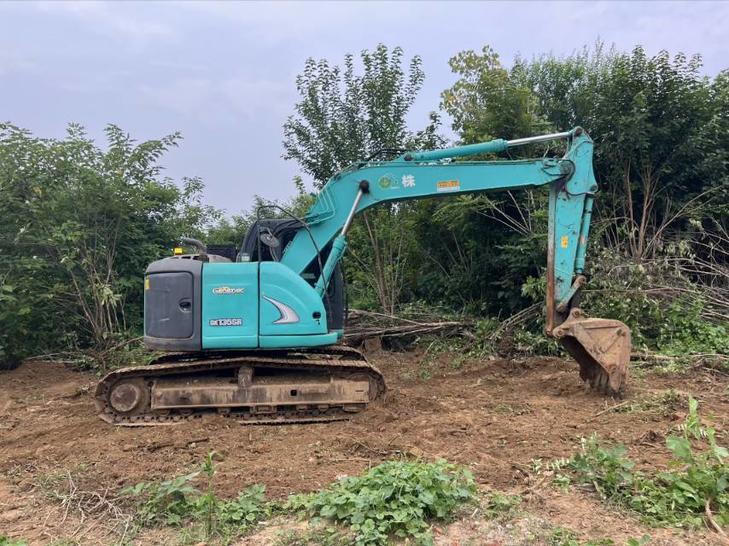 Buy Kobelco SK130UR Used Excavator / 1
