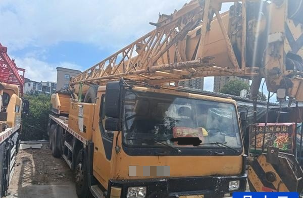 Buy XCMG QY20G Used Crane / 3