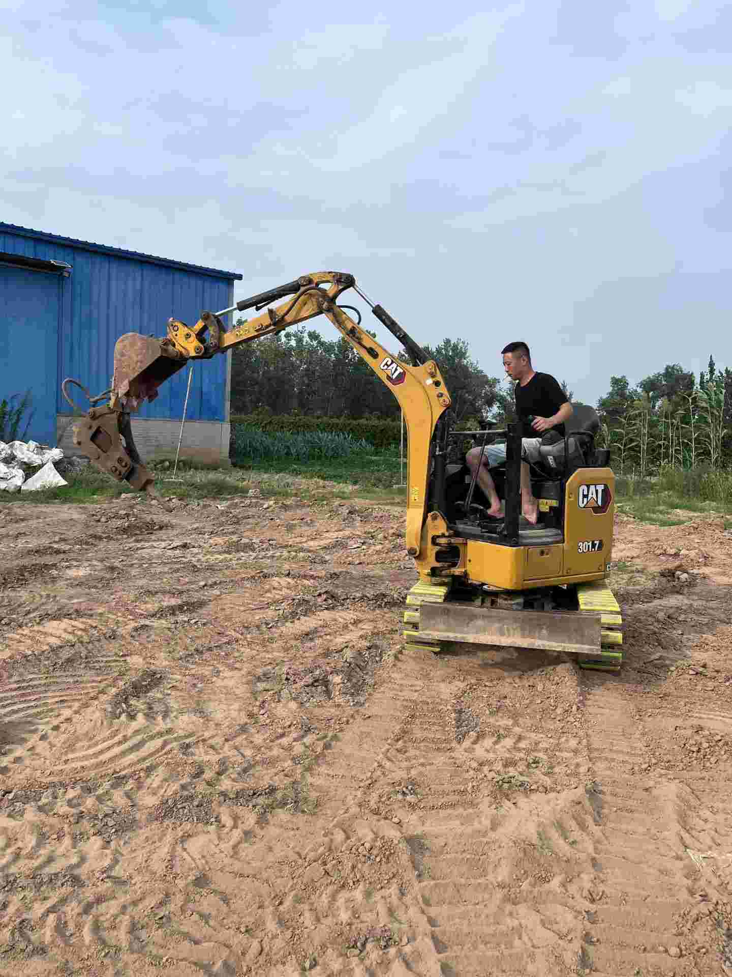 Buy Caterpillar Used Excavator / 4