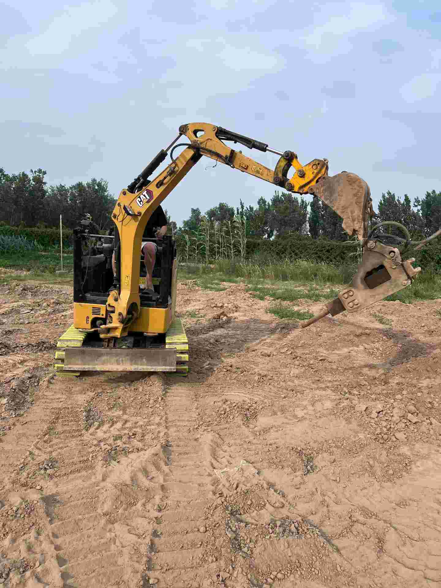 Buy Caterpillar Used Excavator / 5