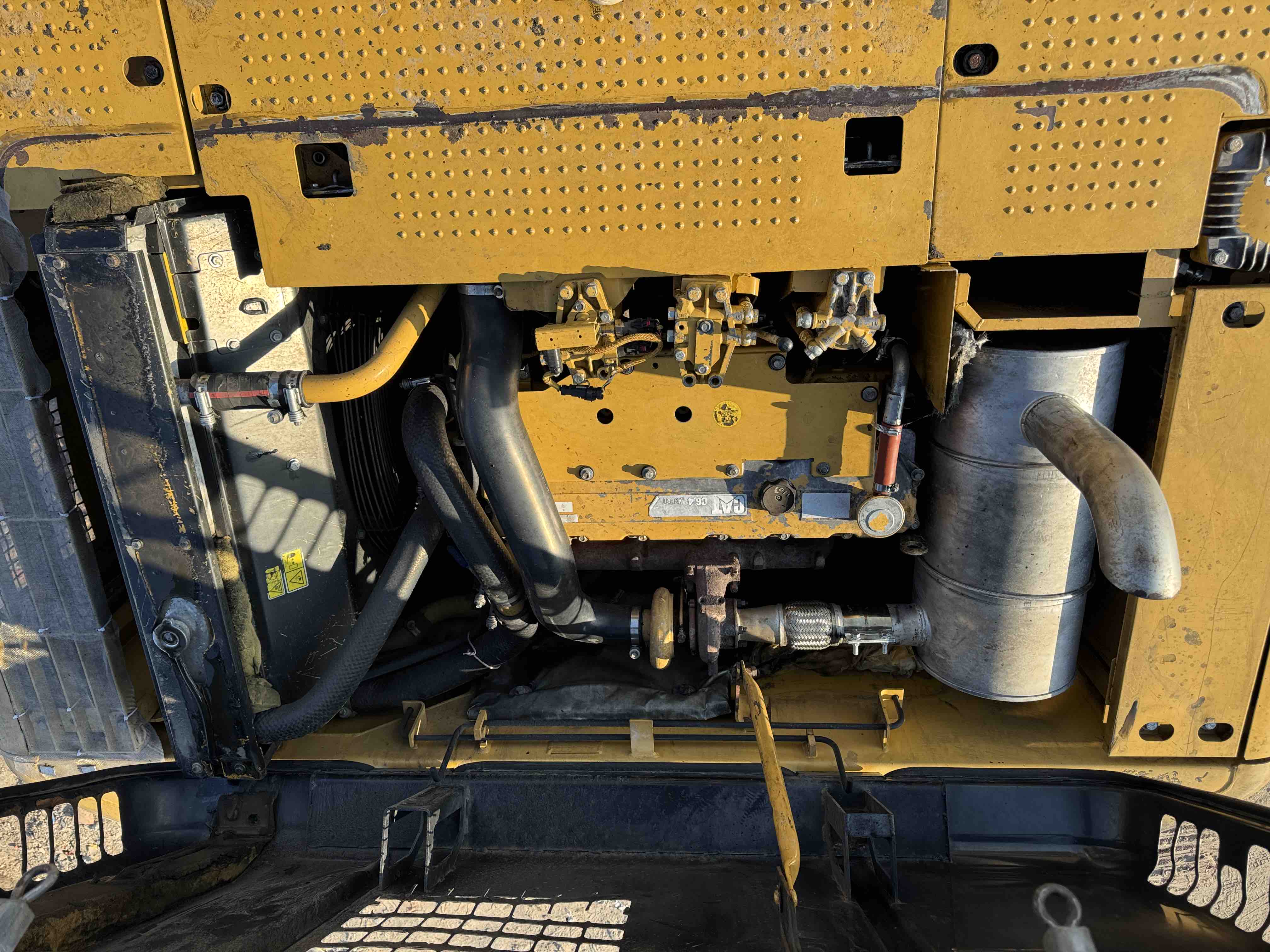 Buy Caterpillar 323D Used Excavator / 5