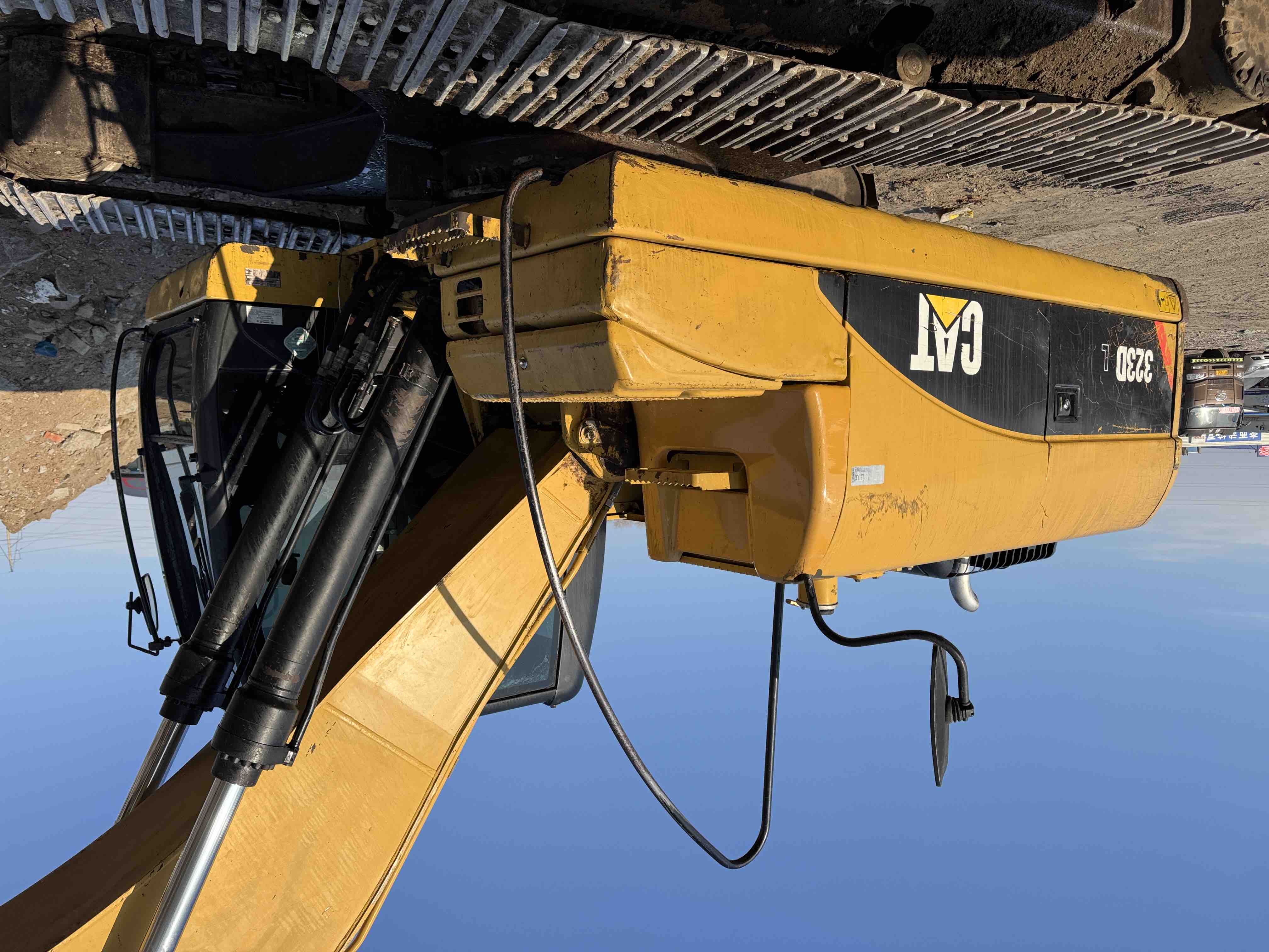 Buy Caterpillar 323D Used Excavator / 2