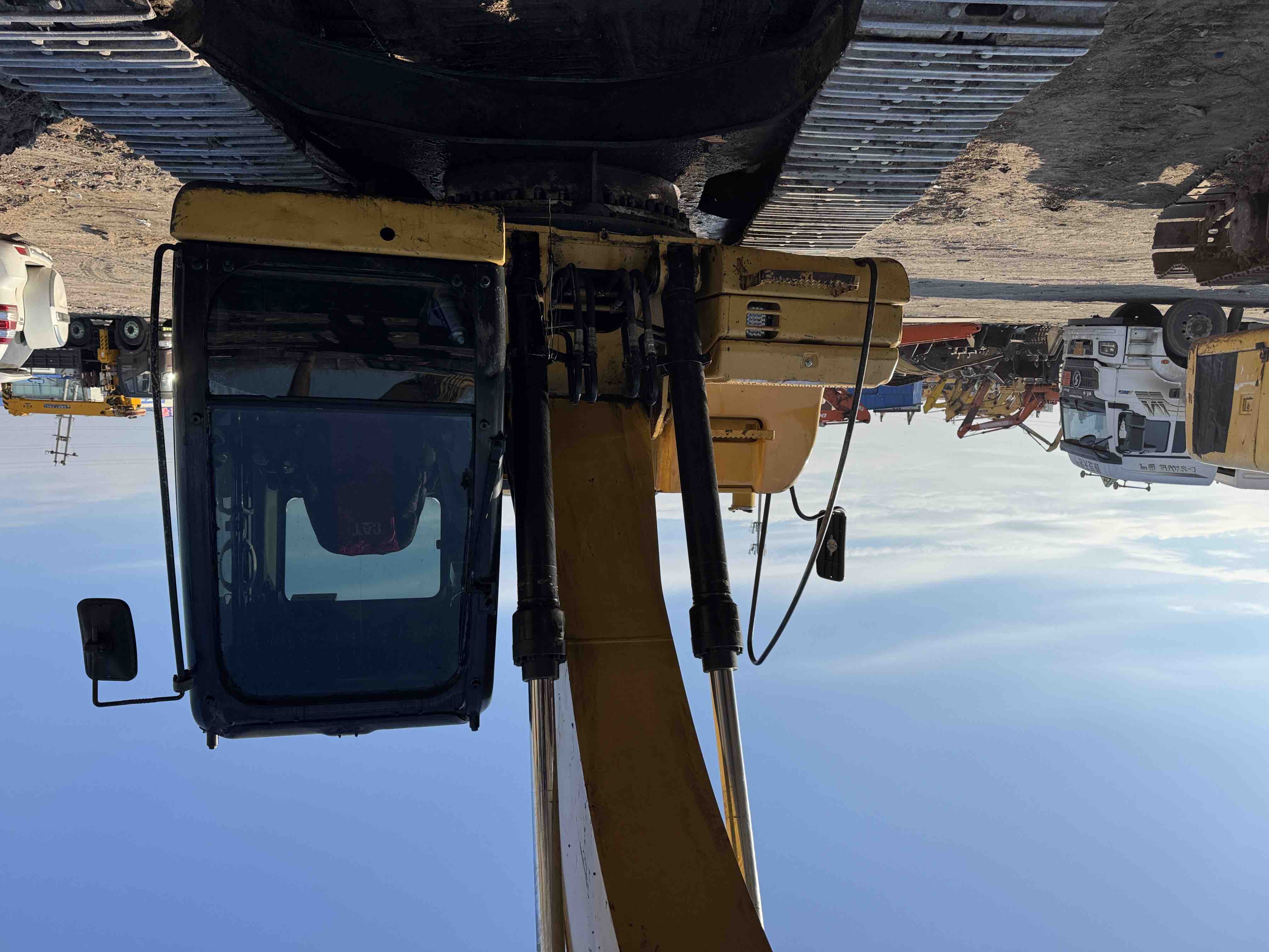 Buy Caterpillar 323D Used Excavator / 4