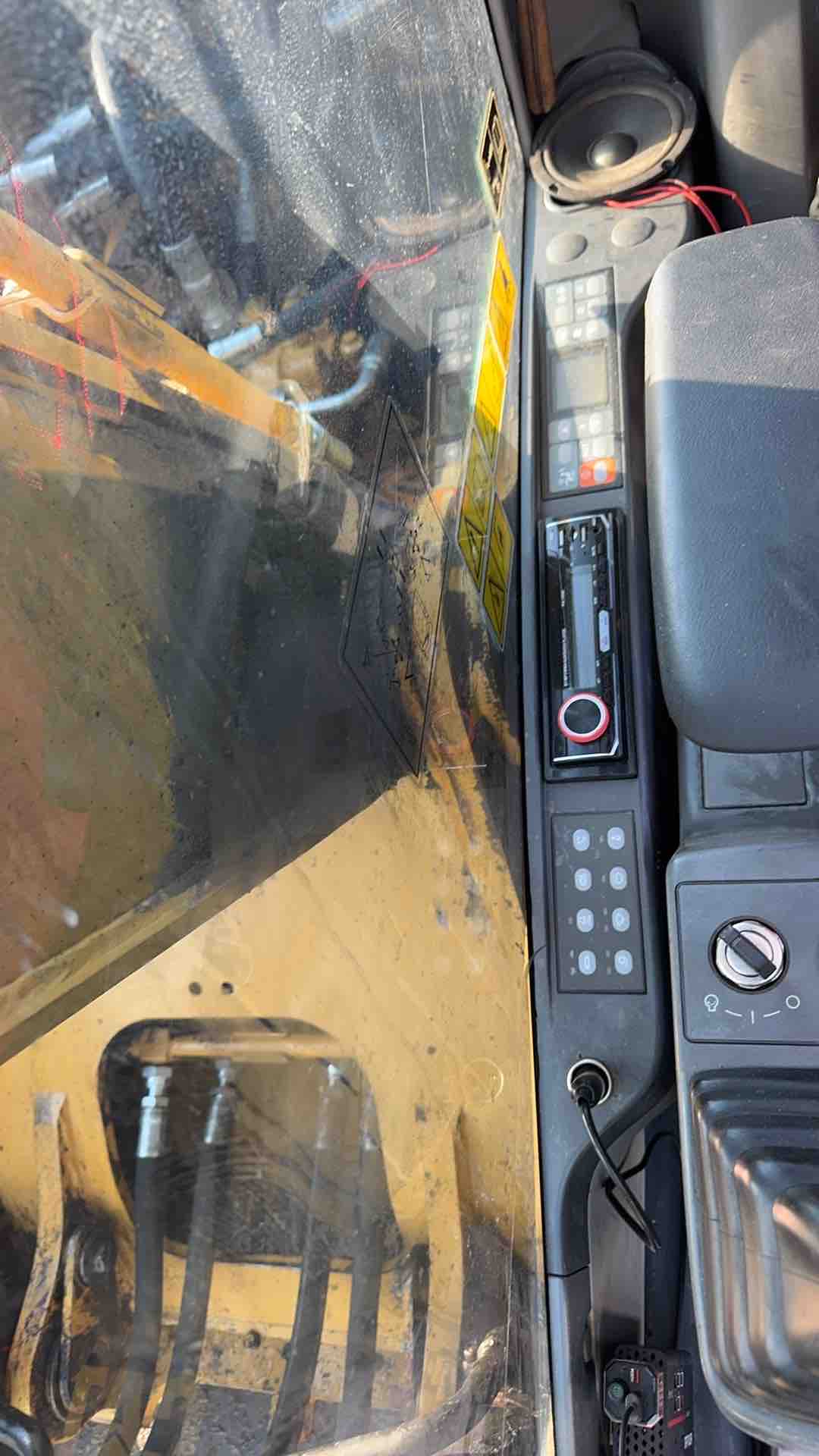 Buy Caterpillar 323D Used Excavator / 10
