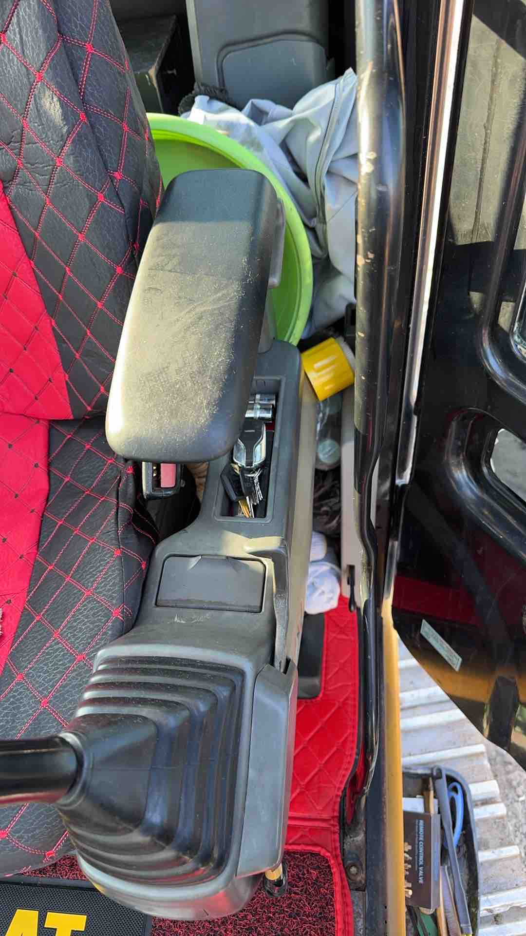 Buy Caterpillar 323D Used Excavator / 8