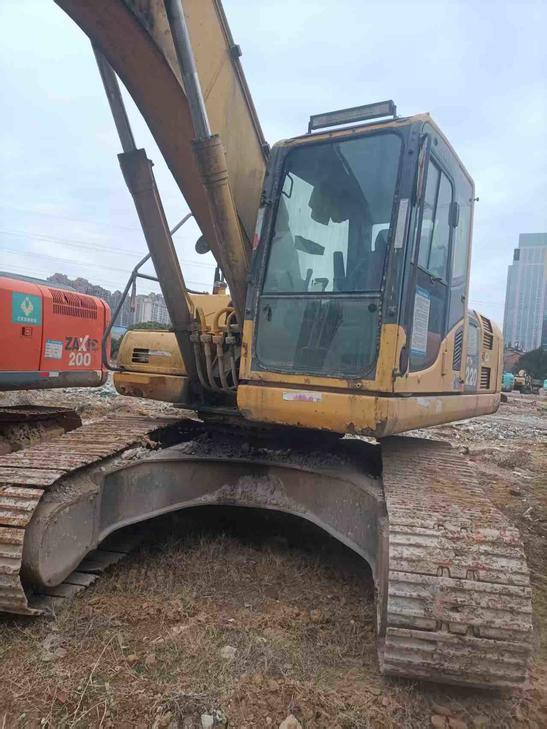Buy Komatsu PC220-7 Used Excavator / 1