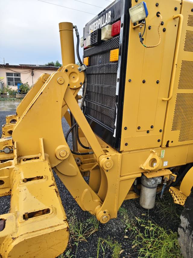 Buy Caterpillar 160K Used Loader / 6