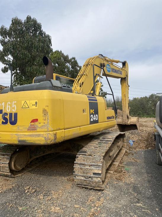 Buy Komatsu PC220-7 Used Excavator / 1