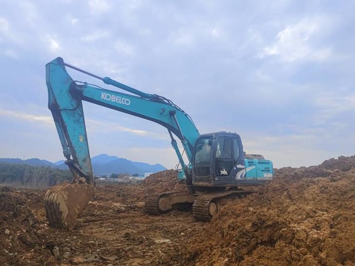 Buy Kobelco 200-8 Used Excavator / 1