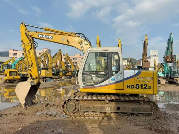 Buy Kato HD512R Used Excavator / 1