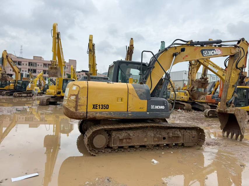 Buy XCMG XE135D Used Excavator / 2