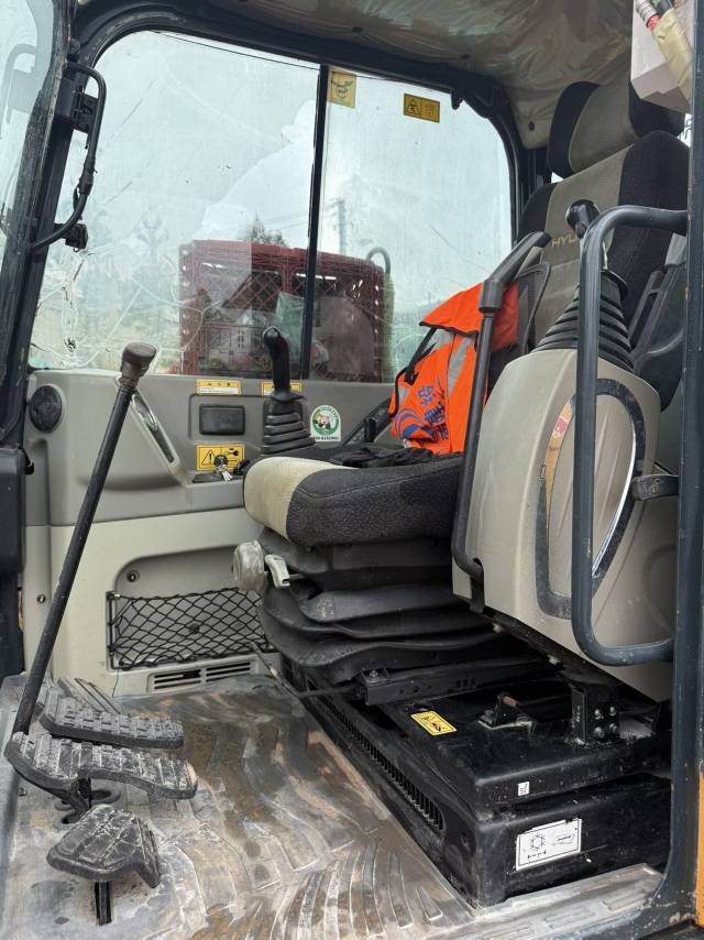 Buy Hyundai HX60 Used Excavator / 3