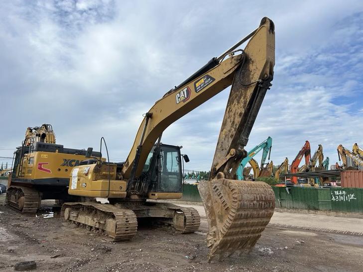Buy Caterpillar 323D Used Excavator / 1