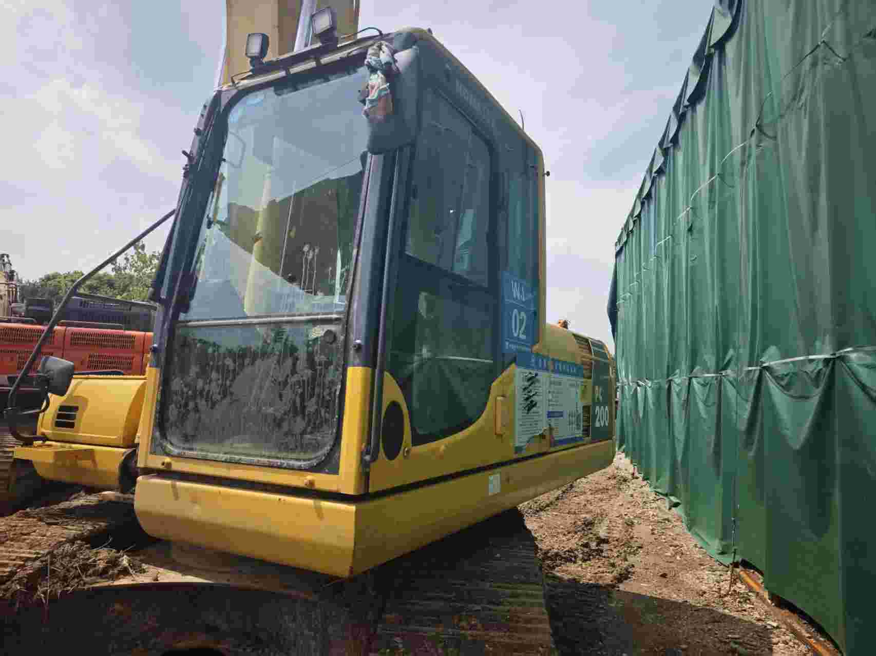 Buy Komatsu PC200-8N1 Used Excavator / 2 Buy Komatsu PC200-8N1 Used Excavator / 2
