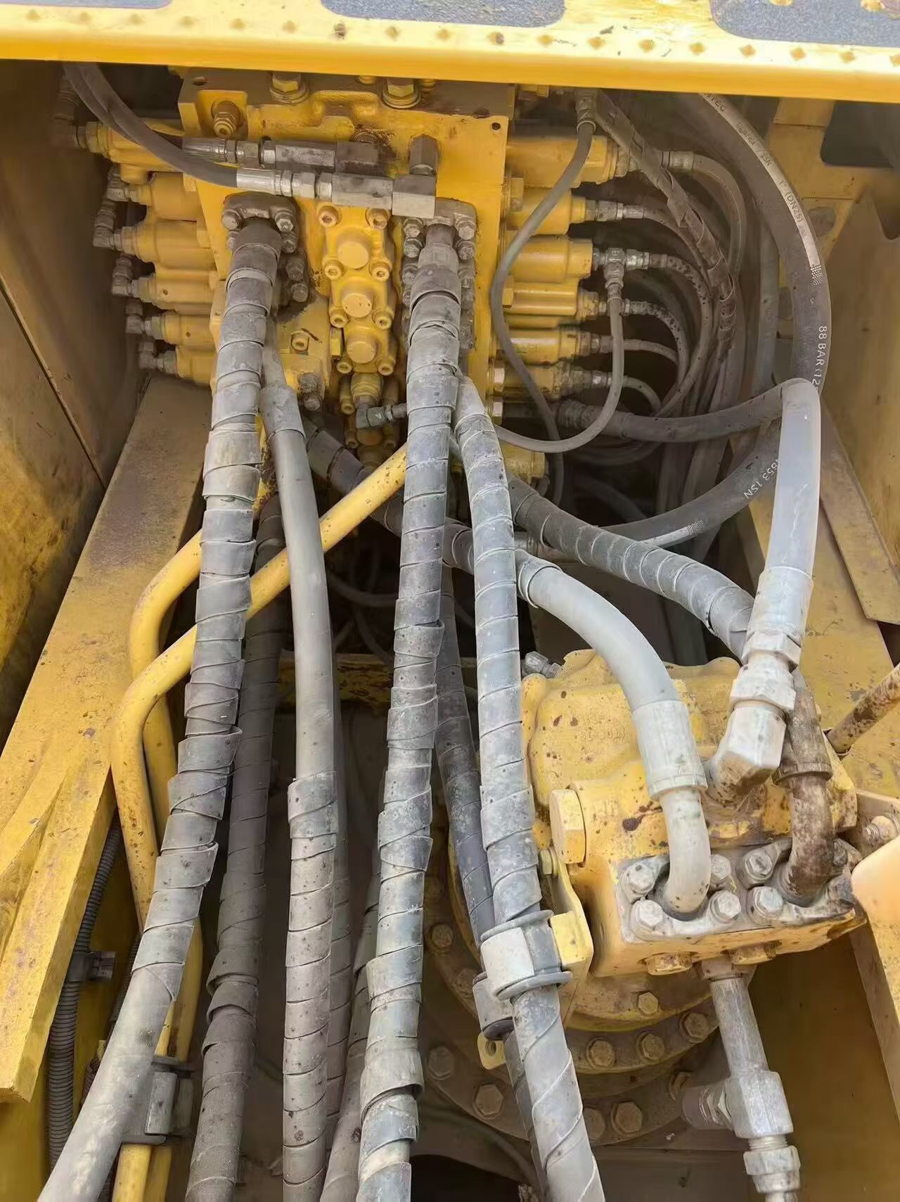 Buy Komatsu PC220-7 Used Excavator / 4