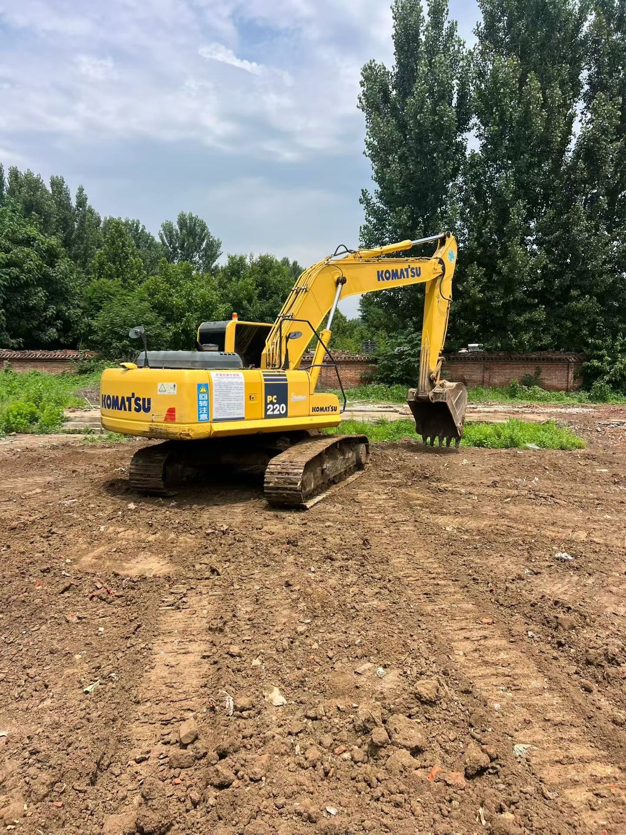 Buy Komatsu PC220-7 Used Excavator / 2
