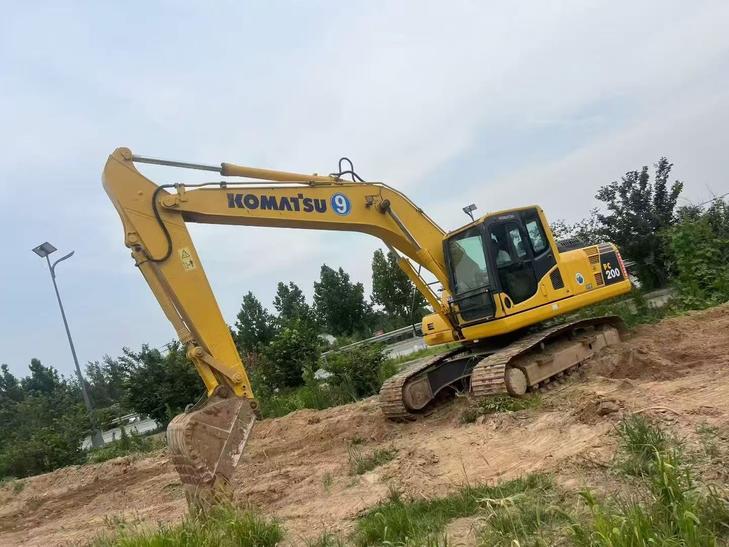Buy Komatsu PC200-8N1 Used Excavator / 1