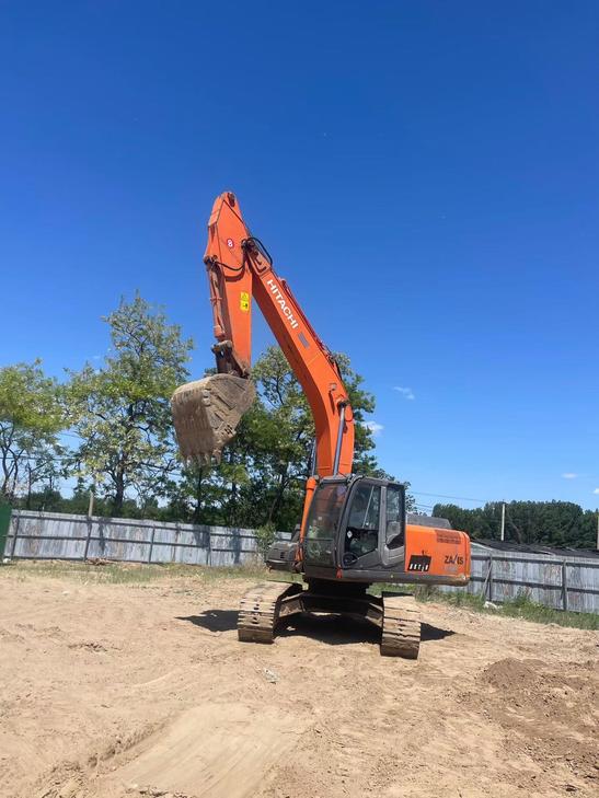 Buy Hitachi ZX240 Used Excavator / 1