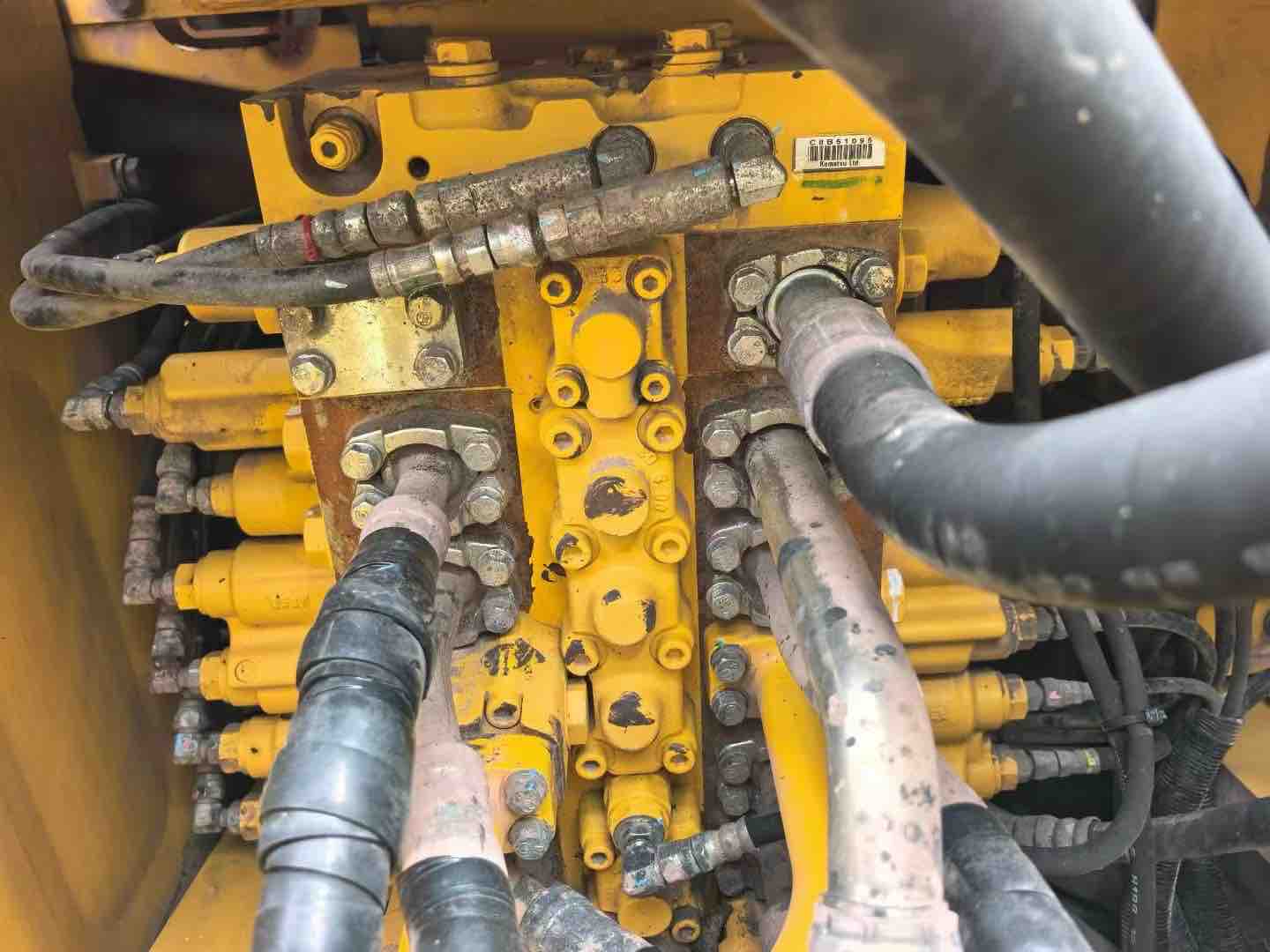 Buy Komatsu PC220-7 Used Excavator / 3