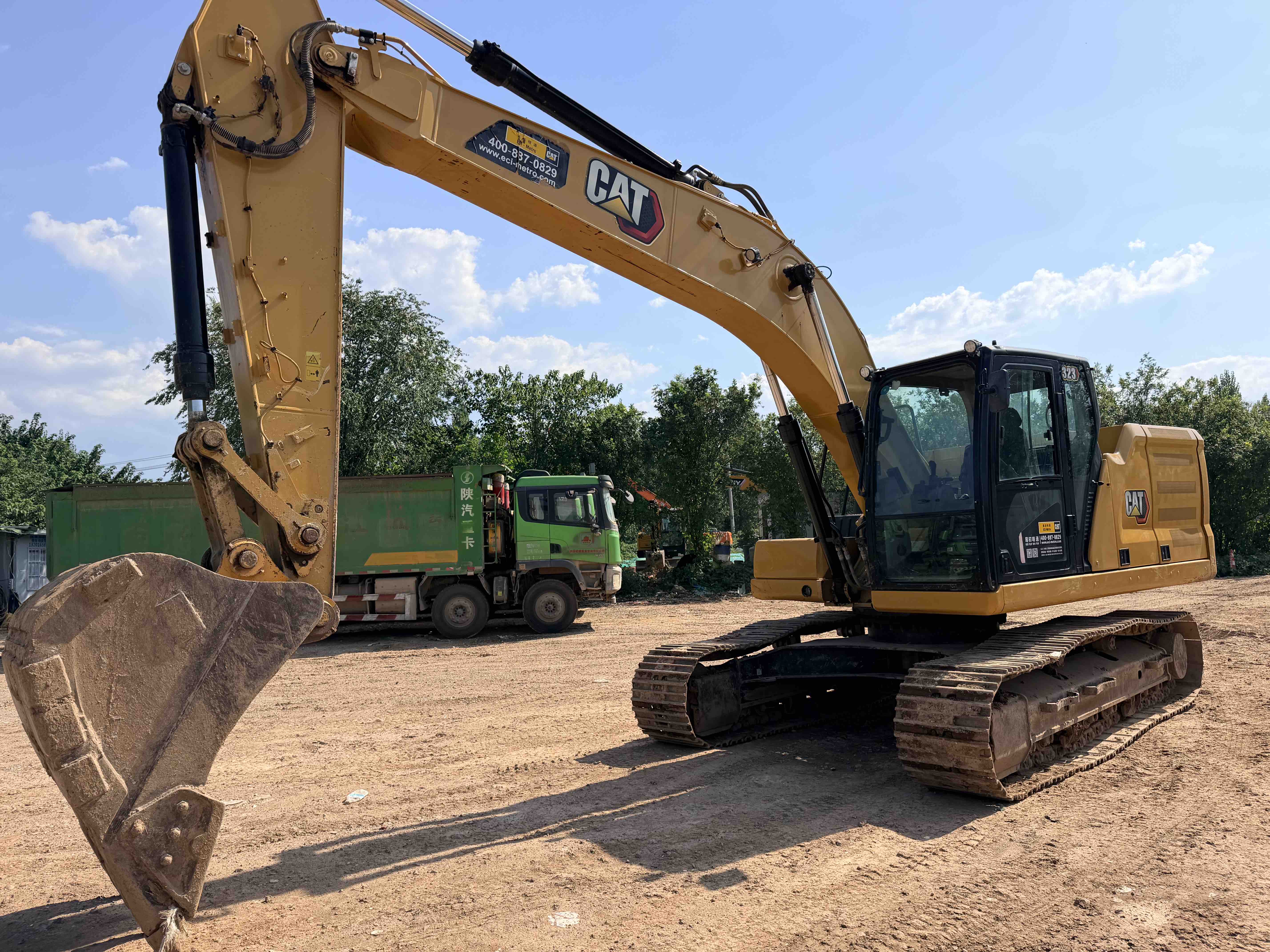 Buy Caterpillar 323D Used Excavator / 8