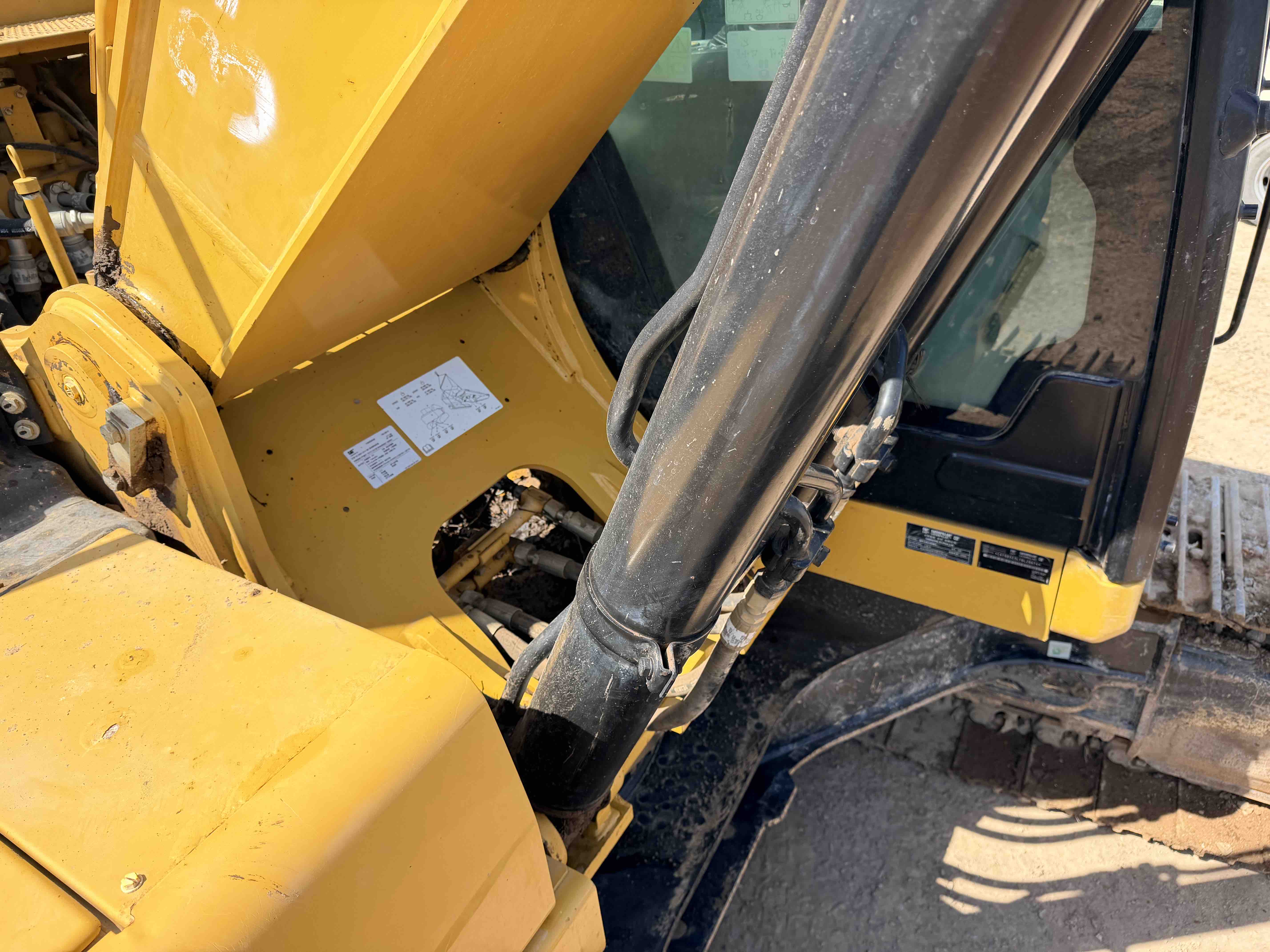 Buy Caterpillar 323D Used Excavator / 17