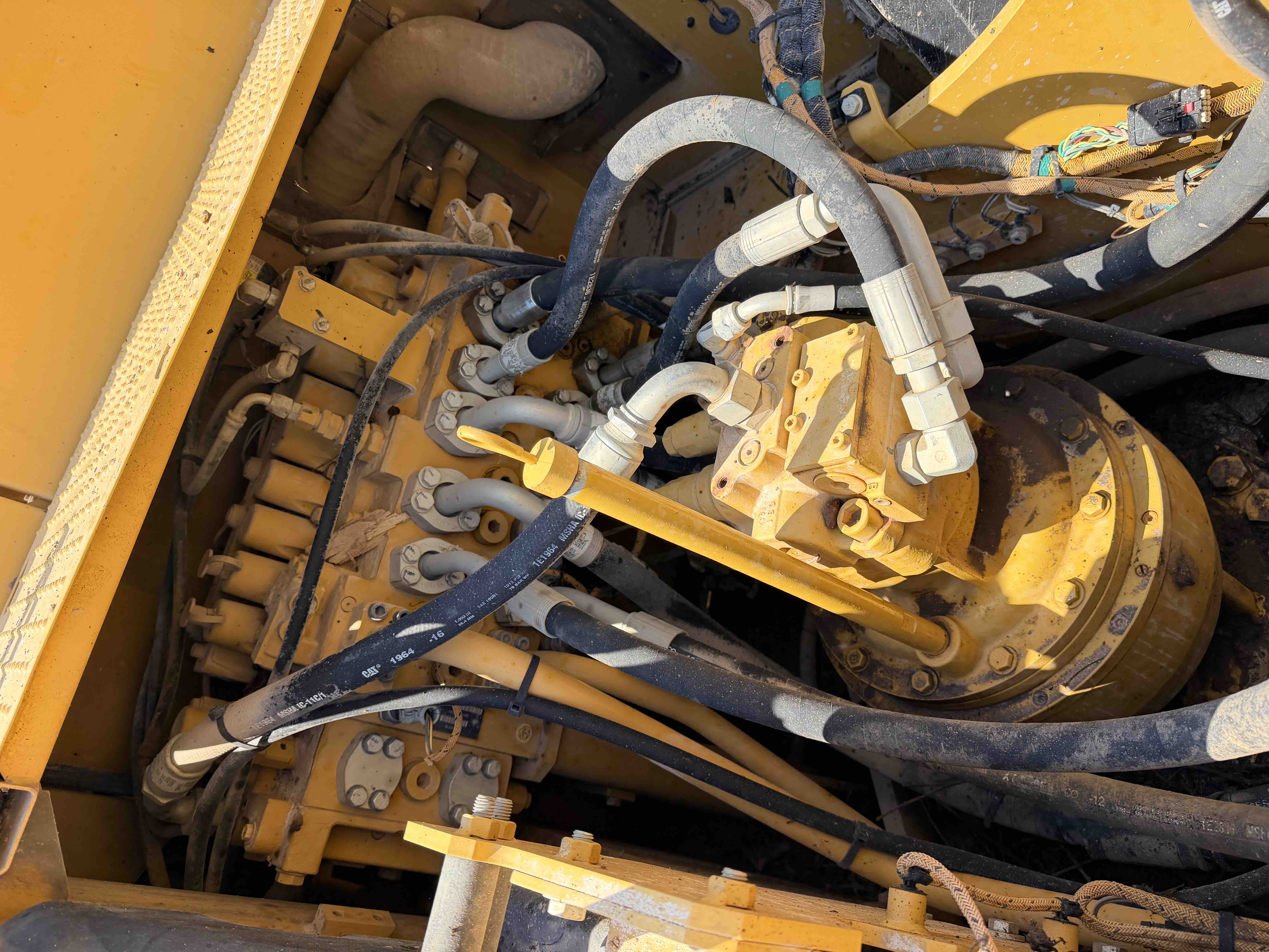 Buy Caterpillar 323D Used Excavator / 13