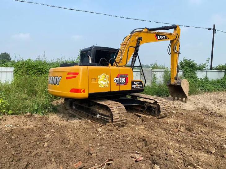 Buy Sany SY135C Used Excavator / 1