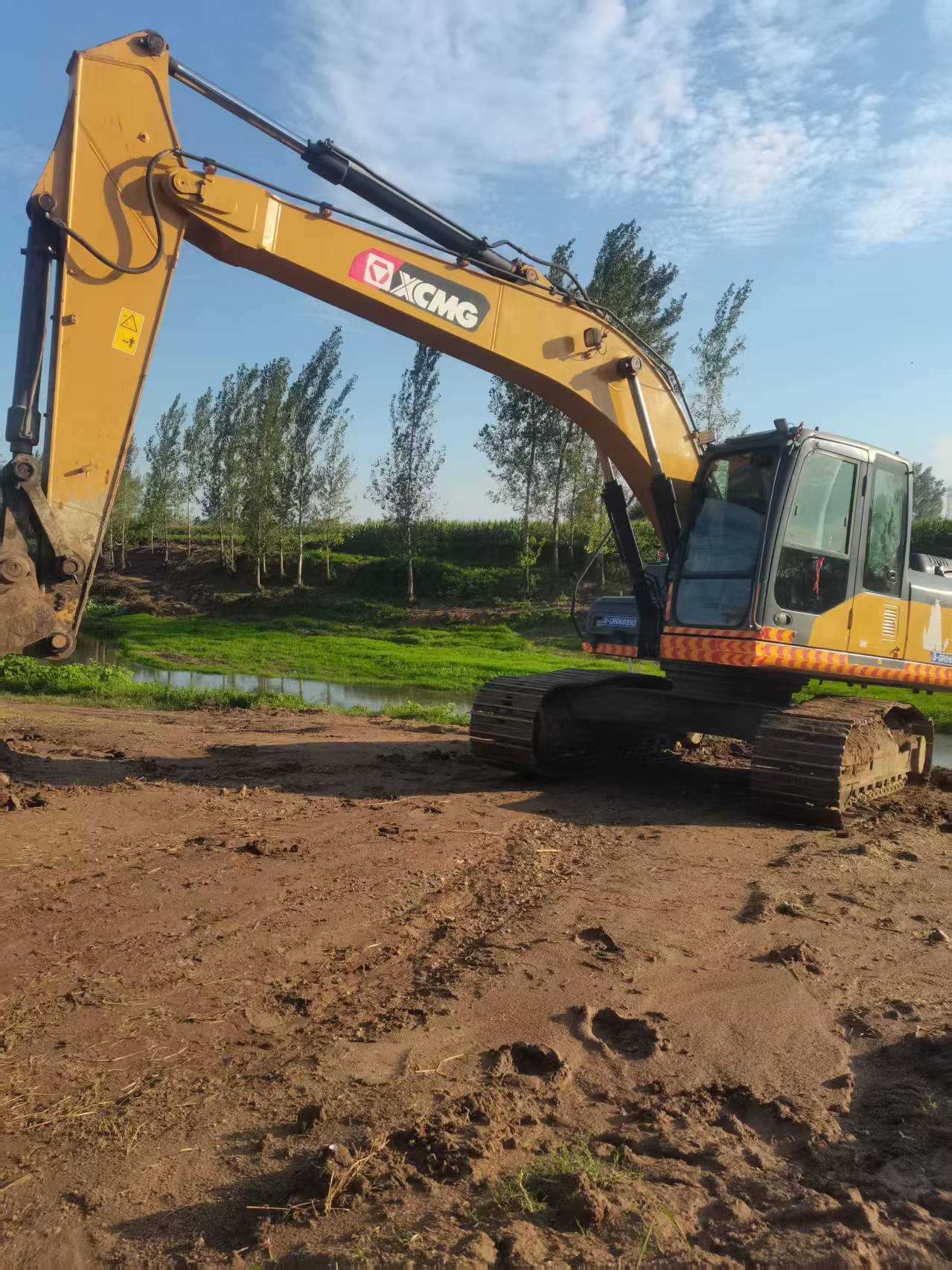 Buy XCMG XE215DA Used Excavator / 2