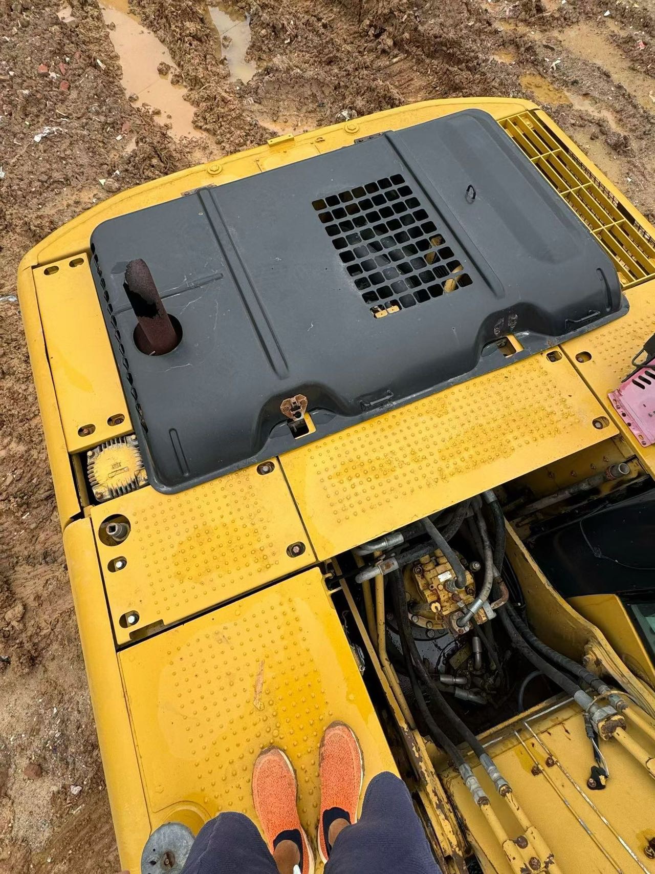 Buy Caterpillar 320C Used Excavator / 8
