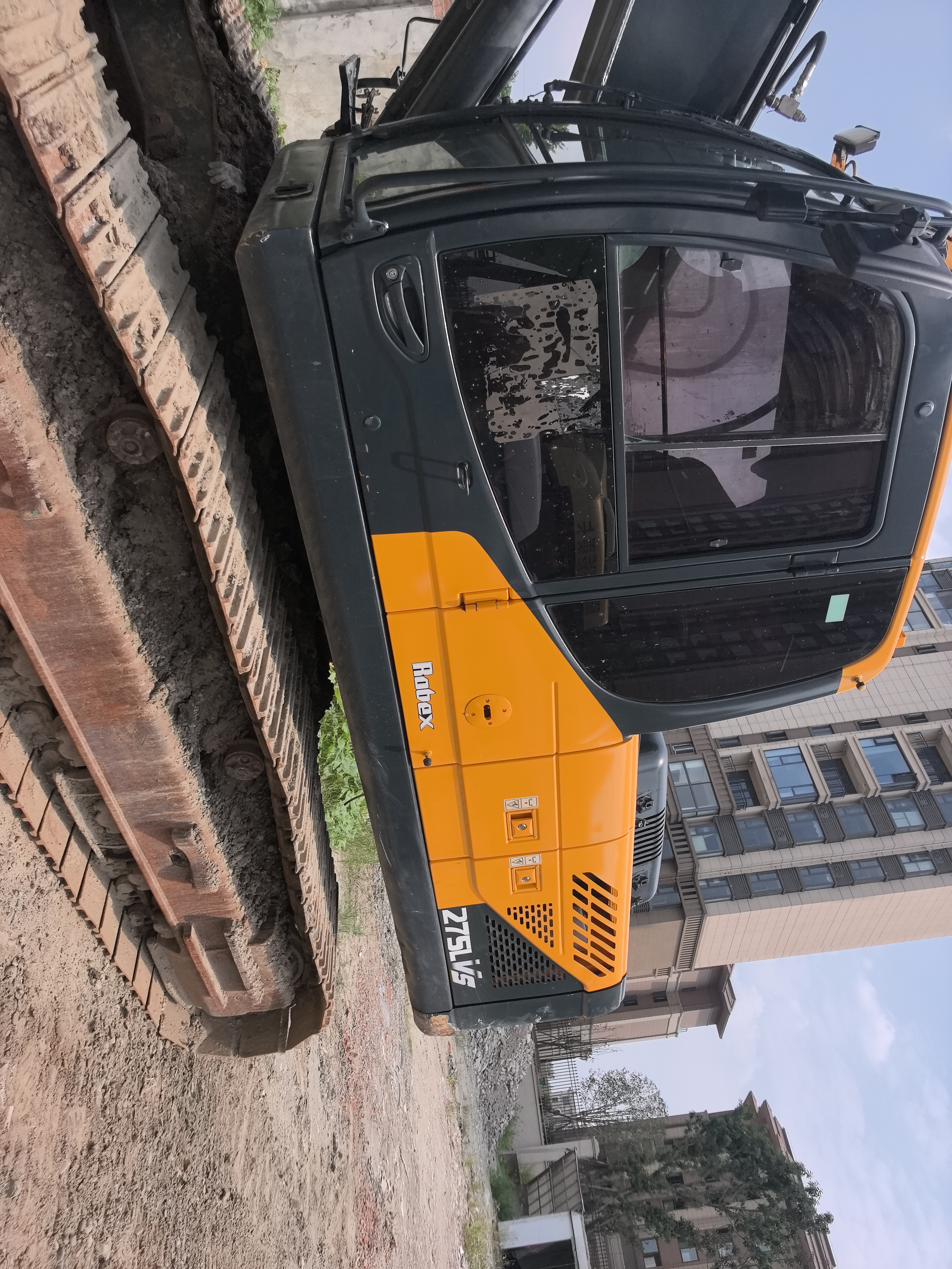 Buy Hyundai 275LC-9V Used Excavator / 5