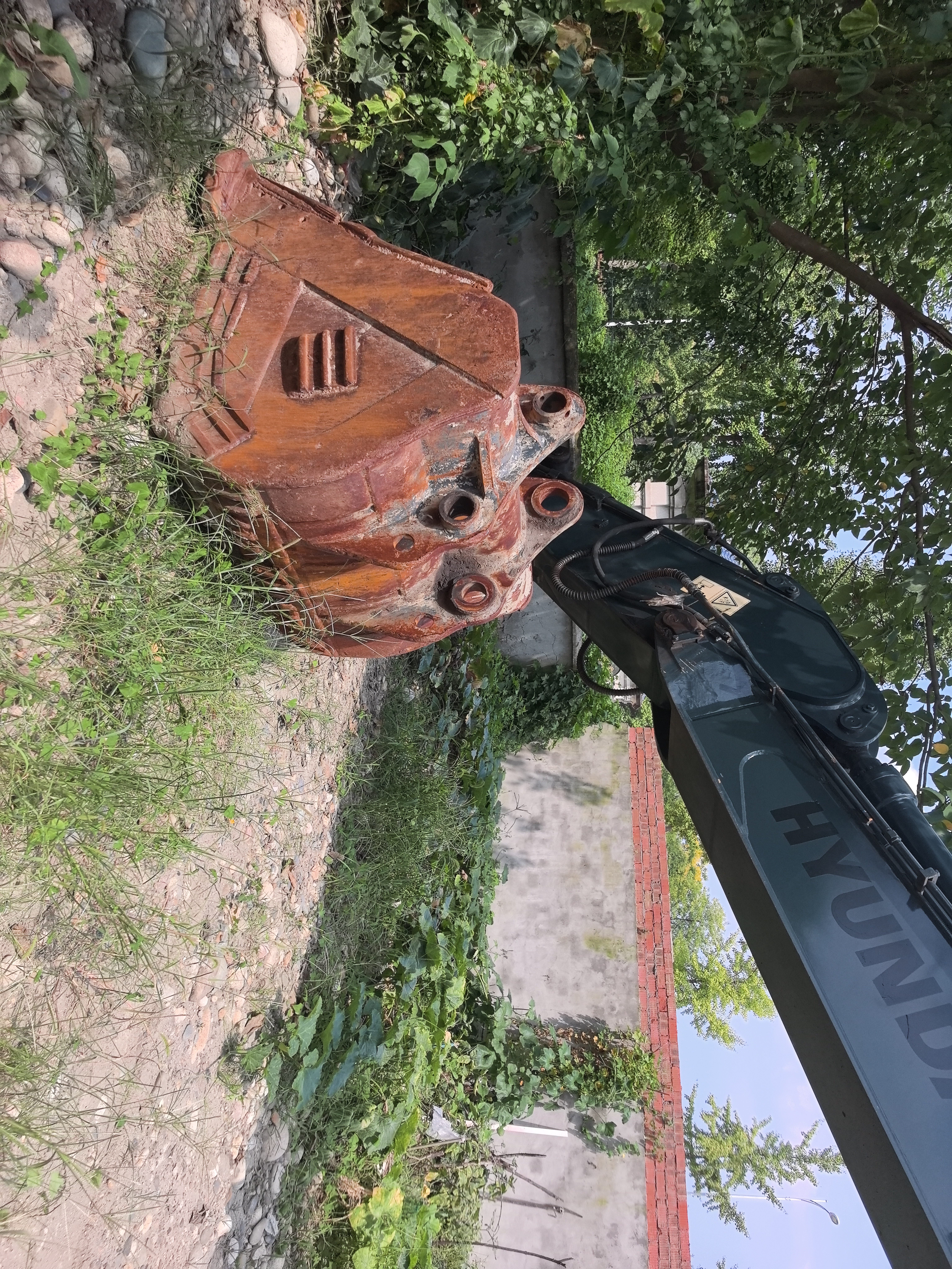 Buy Hyundai 275LC-9V Used Excavator / 4
