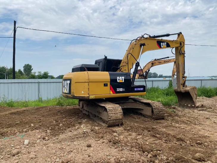 Buy Caterpillar CT18-7BS Used Excavator / 1