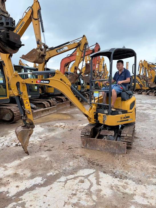 Buy XCMG XE17U Used Excavator / 1