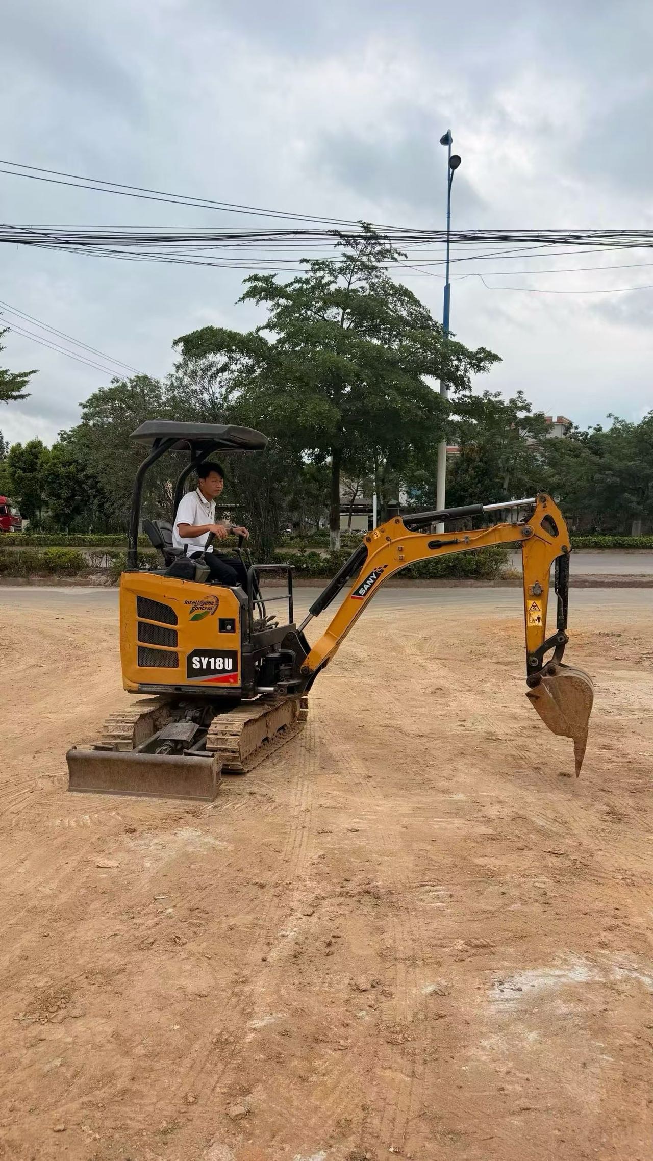 Buy Sany SY18U Used Excavator / 3 Buy Sany SY18U Used Excavator / 3