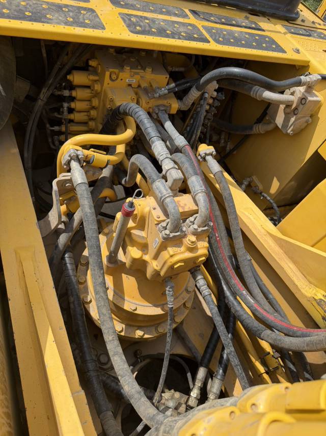 Buy Komatsu PC360-8M0 Used Excavator / 4