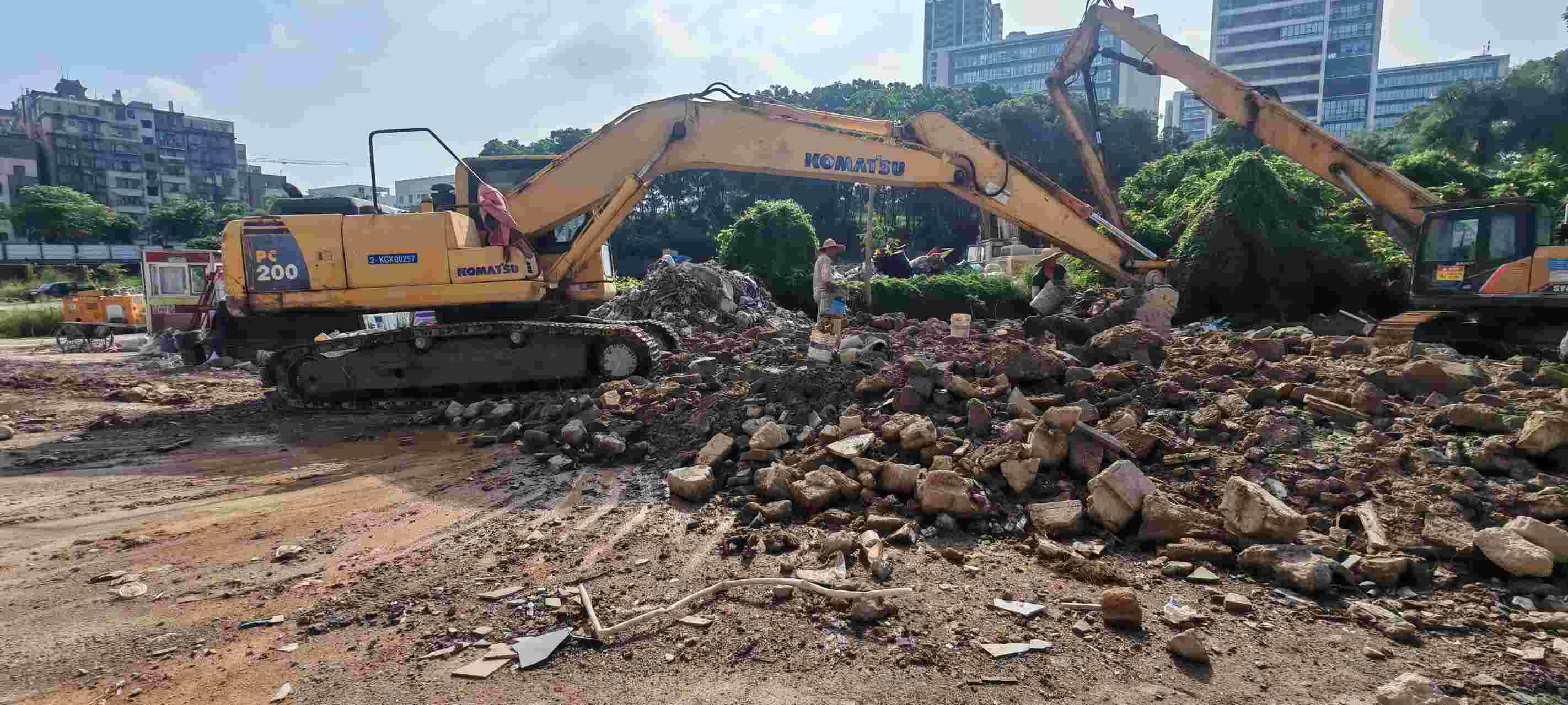 Buy Komatsu PC200-8N1 Used Excavator / 2