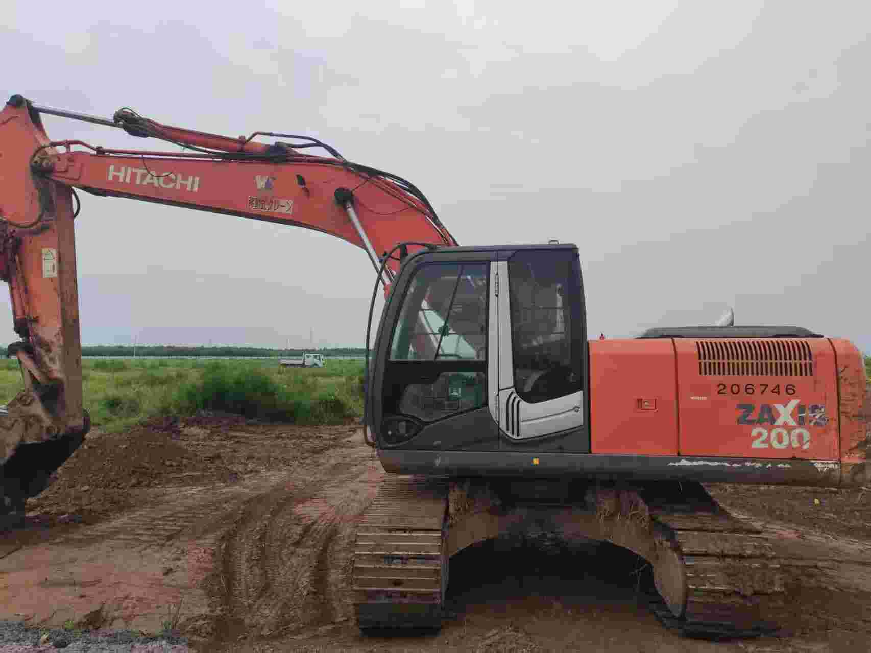 Buy Hitachi EX200-6 Used Excavator / 3