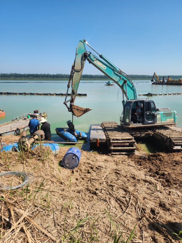 Buy Kobelco 200-8 Used Excavator / 6