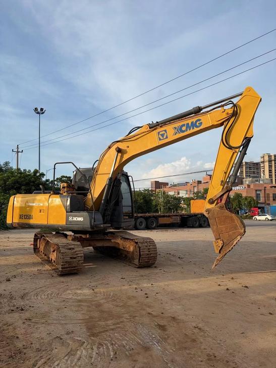 Buy XCMG XE135D Used Excavator / 1