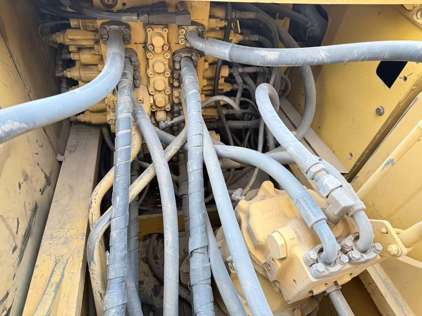 Buy Komatsu PC240-8 Used Excavator / 8