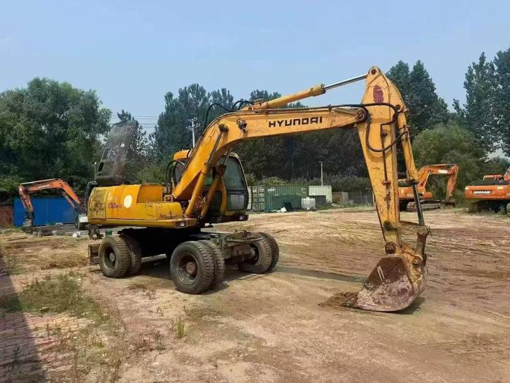 Buy Hyundai 130LC-7 Used Excavator / 1