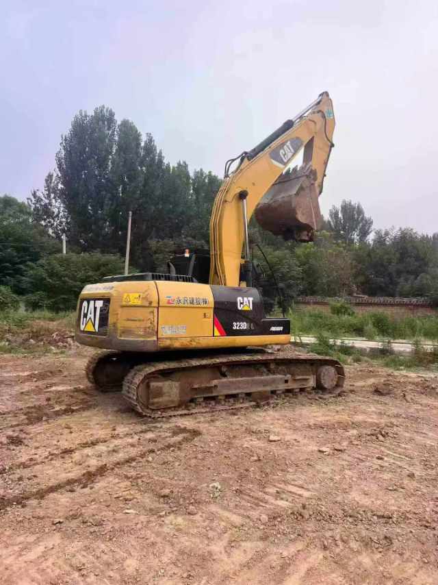 Buy Caterpillar 323D2L Used Excavator / 2