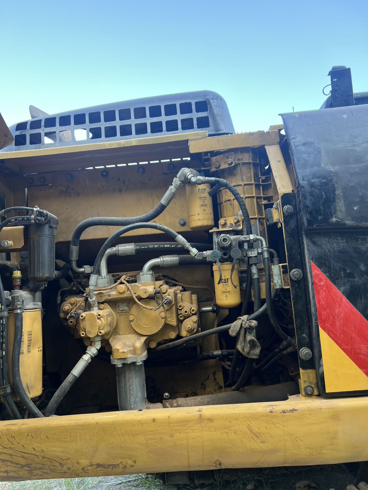 Buy Caterpillar 320C Used Excavator / 5