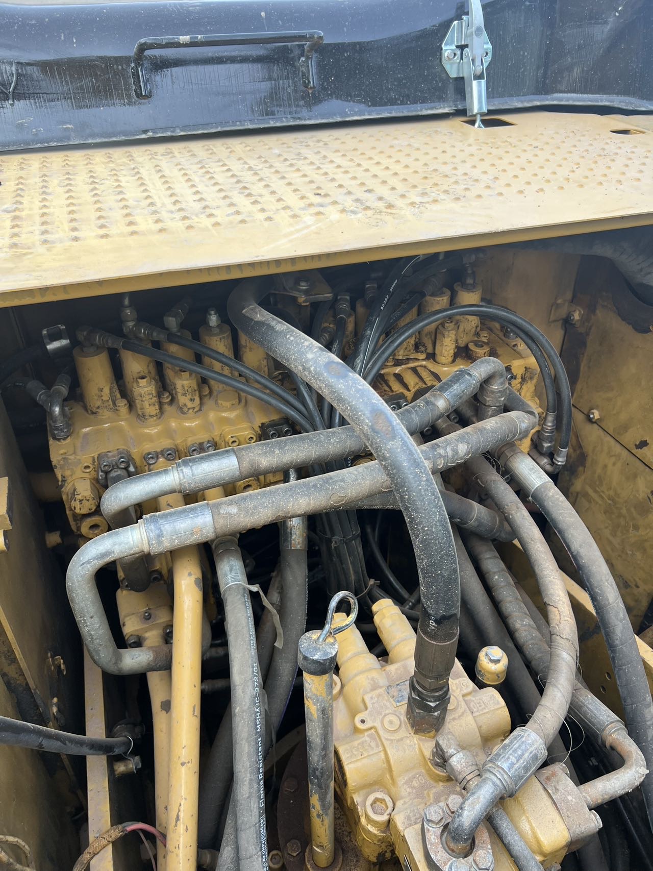 Buy Caterpillar 320C Used Excavator / 6