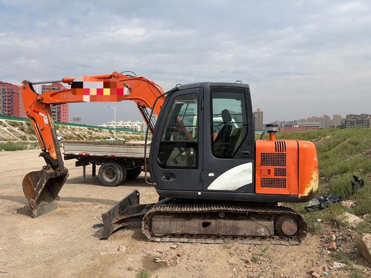 Buy Hitachi EX60 Used Excavator / 1