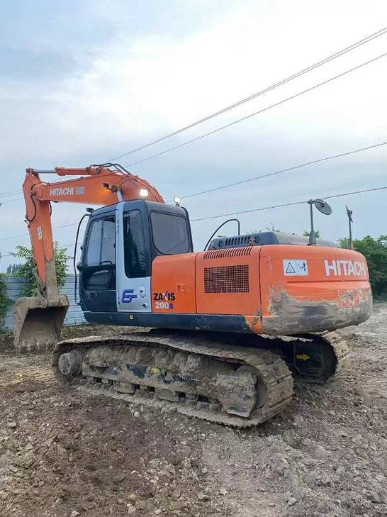 Buy Hitachi EX200-6 Used Excavator / 1