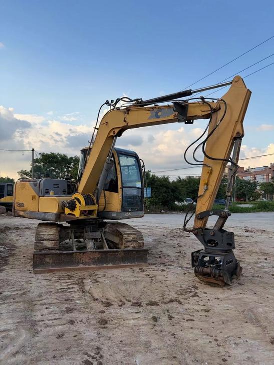 Buy XCMG XE75D Used Excavator / 1