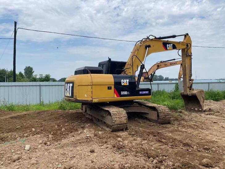 Buy Caterpillar CT18-7BS Used Excavator / 1