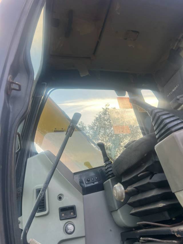 Buy Hyundai R80G Used Excavator / 8